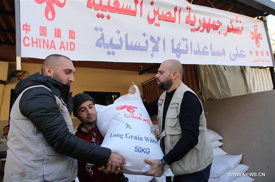 الصورة: مساعدات صينية للاجئين السوريين بشمال لبنان