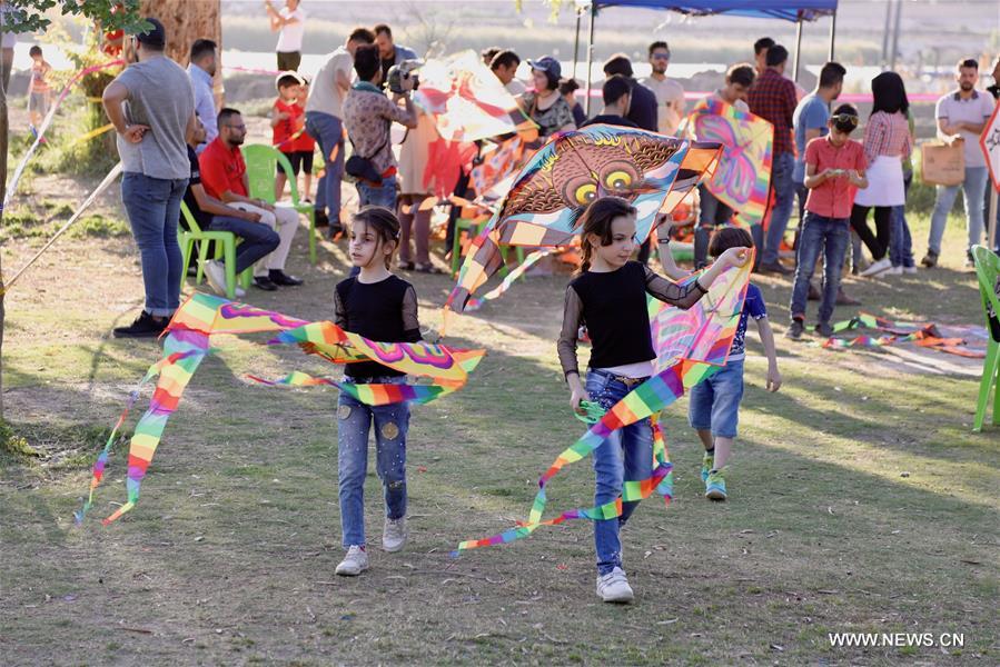 الصورة: بغداد تقيم مهرجان للطائرات الورقية بمناسبة حلول فصل الربيع