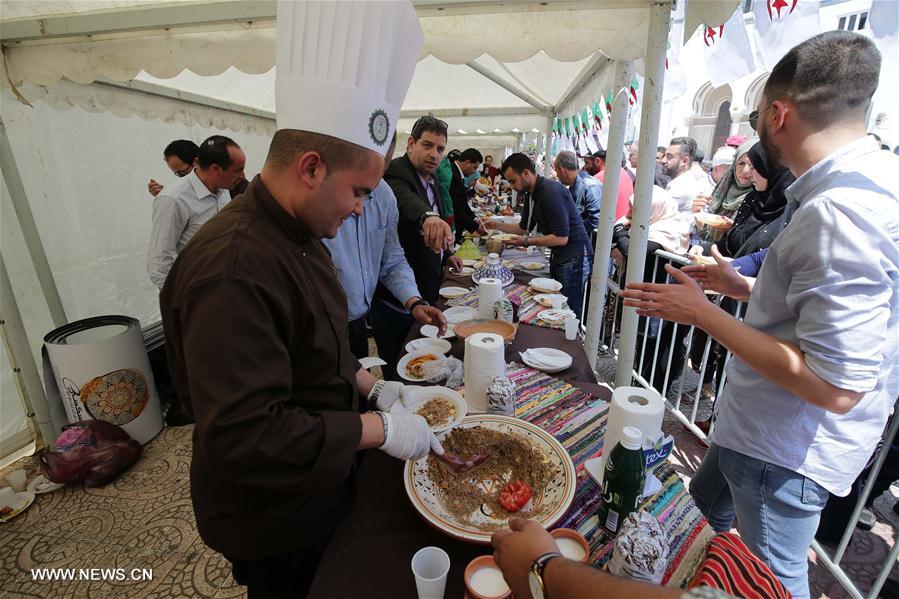 الصورة: الجزائر تنظم أول مهرجان دولي للكسكسي