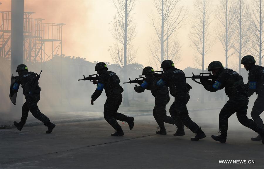  الصورة: تدريبات الشرطة المسلحة الصينية في شرقي الصين