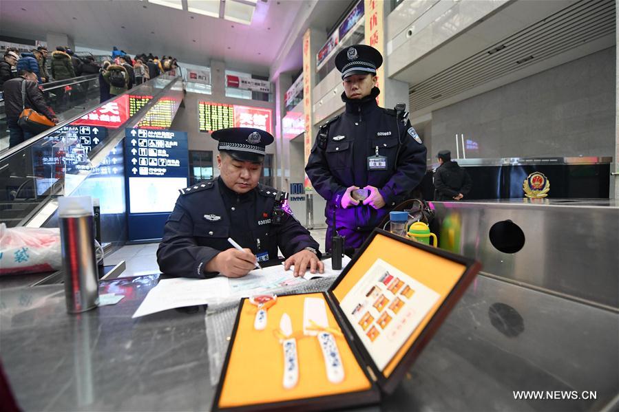 الصورة: الشرطة تعزز الحراسة لضمان السلامة في عطلة عيد الربيع الصيني