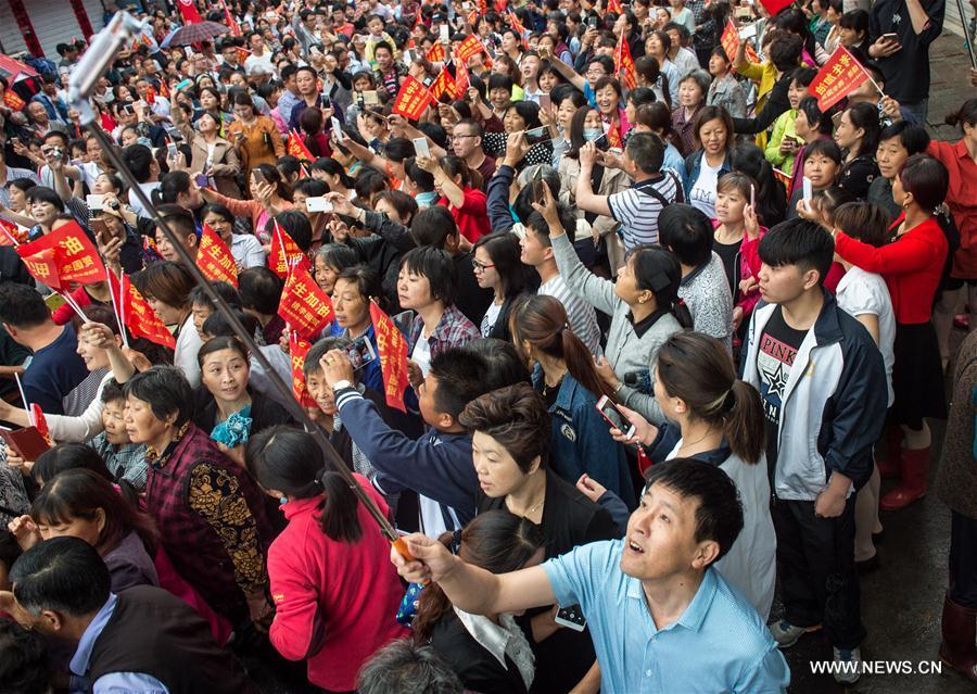 الصورة: 9.4 مليون طالب يشاركون في امتحان قبول الجامعات الصينية