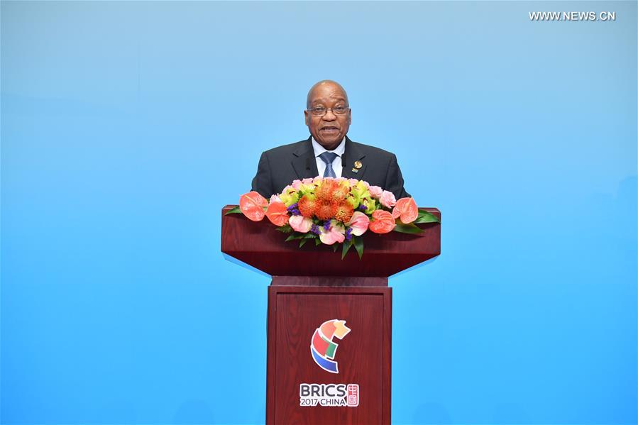 الصورة: رئيس جنوب افريقيا يلقي كلمة في منتدى أعمال بريكس