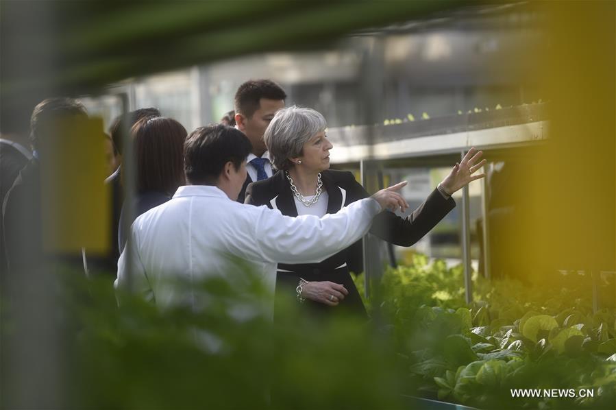 الصورة: رئيسة الوزراء البريطانية تزور حديقة العرض الوطنية للعلوم والتكنولوجيا الزراعية