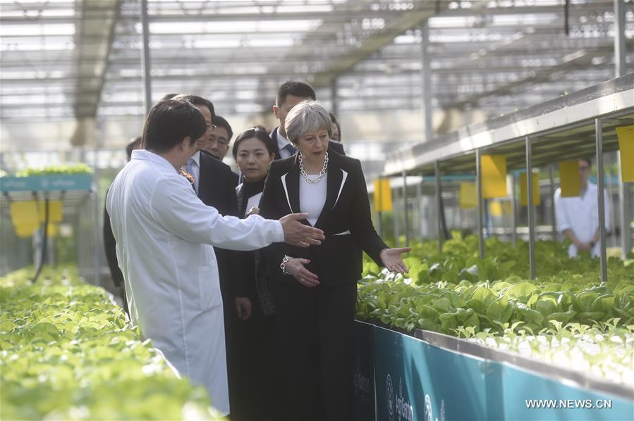 الصورة: رئيسة الوزراء البريطانية تزور حديقة العرض الوطنية للعلوم والتكنولوجيا الزراعية
