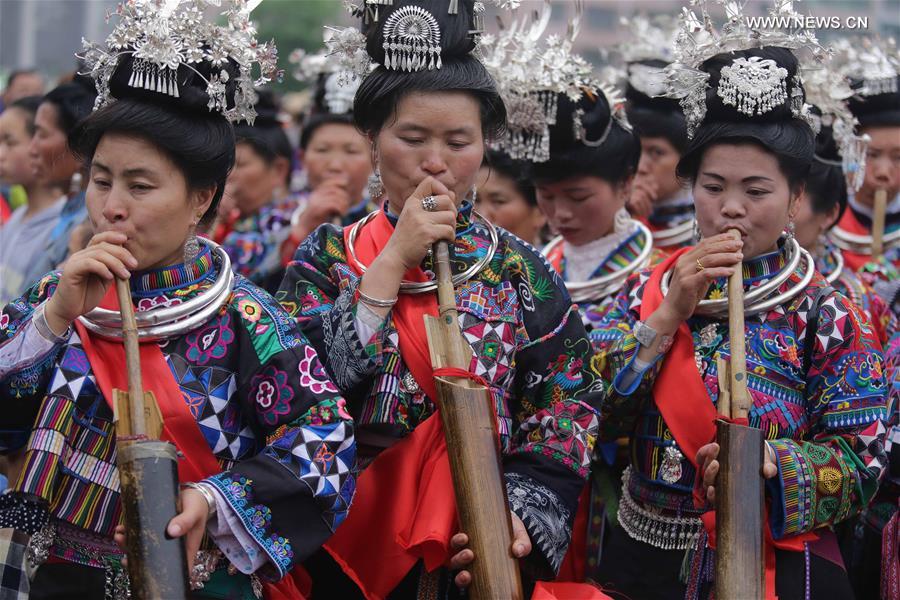 #（社会）（6）贵州丹寨举行苗族服饰展演巡游活动