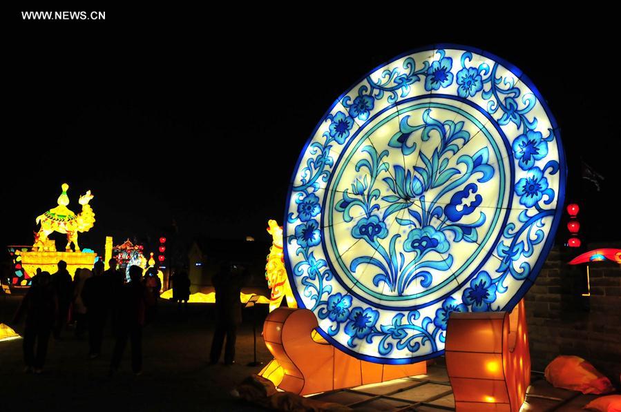 الصورة: معرض المصابيح الملونة في شيآن لاستقبال السنة القمرية الصينية الجديدة 
