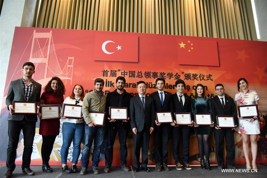 الصورة: أكثر من 60 طالب تركي يحصلون على منح دراسية لدراساتهم المتميزة في اللغة الصينية