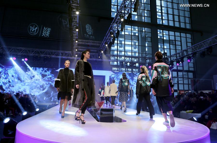 الصورة: معرض الأزياء الصيني الدولي في شانغهاي