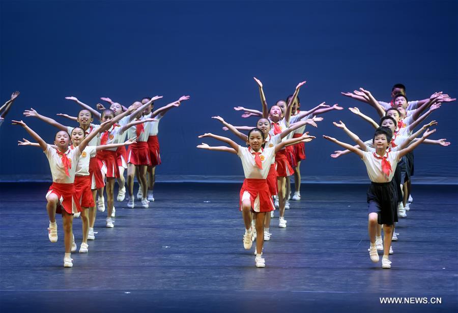 （教育）（1）芭蕾汇演迎“六一”