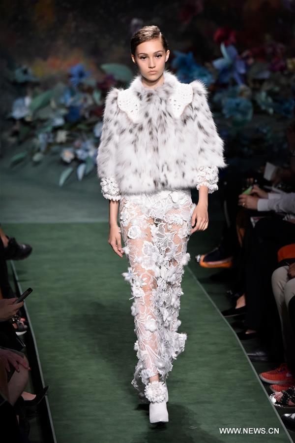 （国际）（2）巴黎时装周：芬迪发布秋冬高级定制新品
