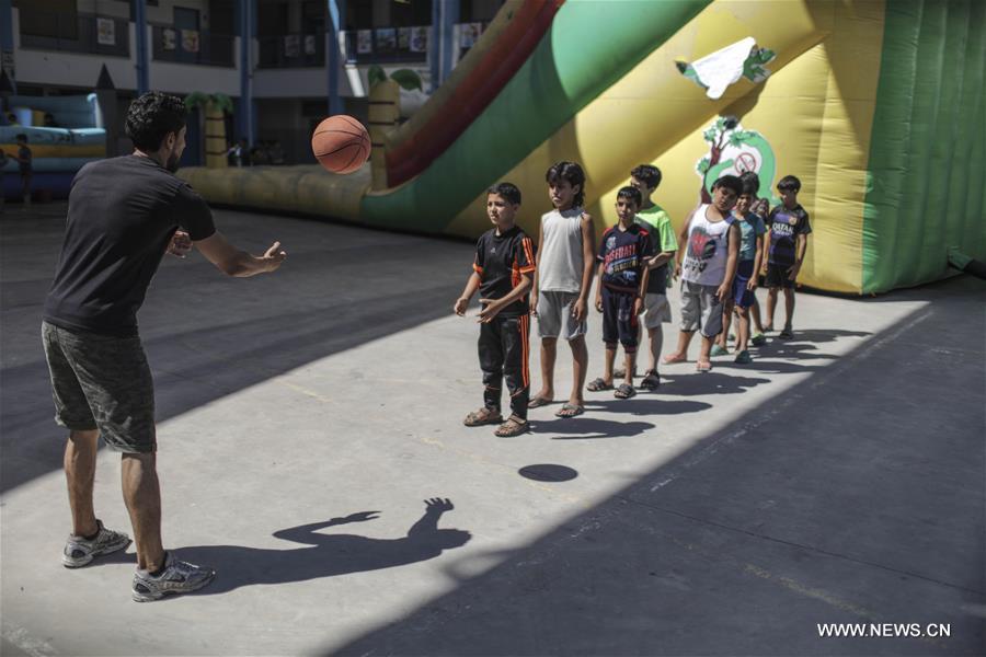 الصورة:  "أونروا" تطلق مخيماتها الصيفية في غزة بمشاركة 190 ألف طالب وطالبة