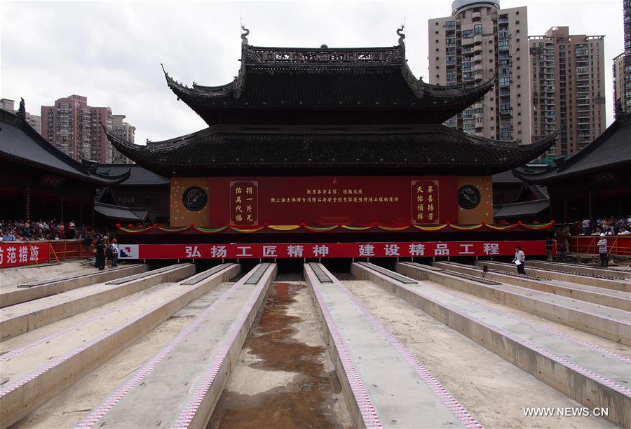 （社会）（1）上海玉佛禅寺百年古建筑大雄宝殿开始平移