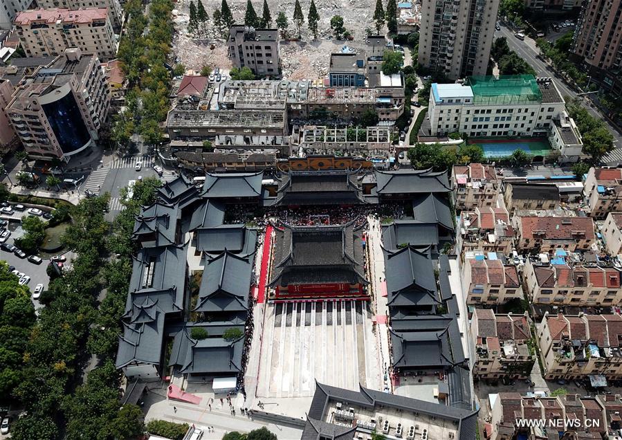 （社会）（5）上海玉佛禅寺百年古建筑大雄宝殿开始平移