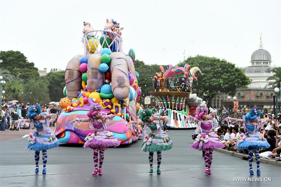 （新华视界）（1）东京迪士尼乐园开启“万圣节”巡游