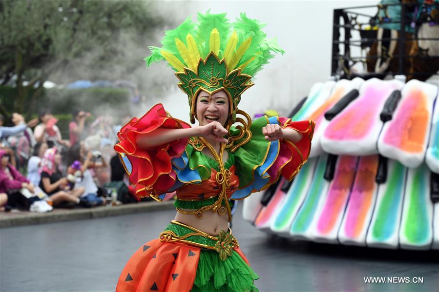 （新华视界）（5）东京迪士尼乐园开启“万圣节”巡游