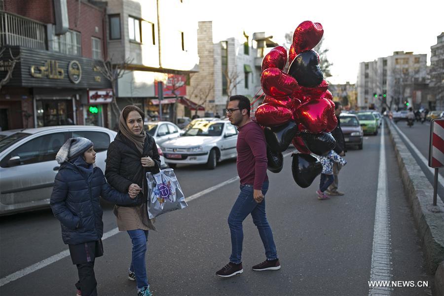 الصورة: الاحتفال بعيد الحب في طهران