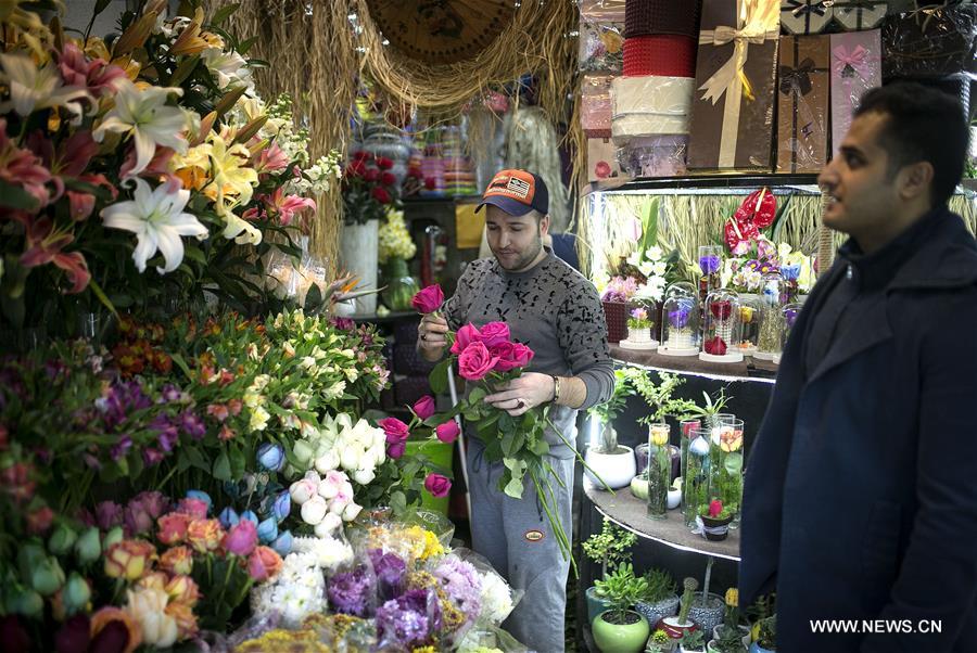 الصورة: الاحتفال بعيد الحب في طهران