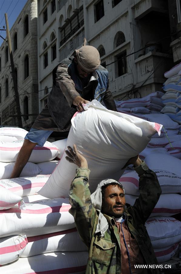 الصورة: تجار اليمن يوقفون استيراد القمح بسبب أزمة في البنك المركزي