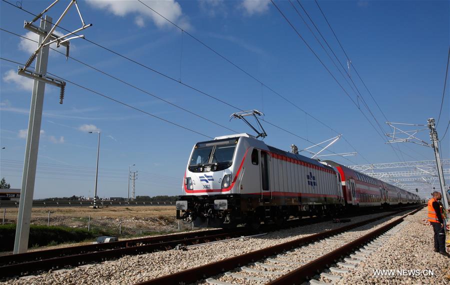 الصورة: أول رحلة تجريبية للقطار السريع بين القدس وتل أبيب