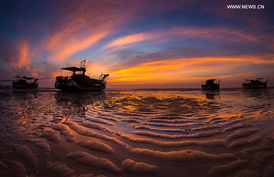  الصورة: مناظر وهج الشمس  في الخليج