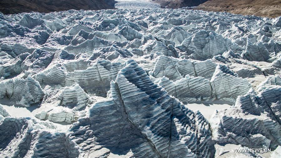 الصورة: جبل قانغبو الجليدي في التبت