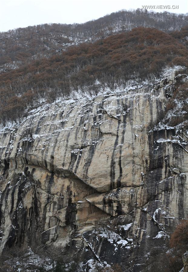 الصورة: جبال تشينلينغ في شمال غربي الصين 