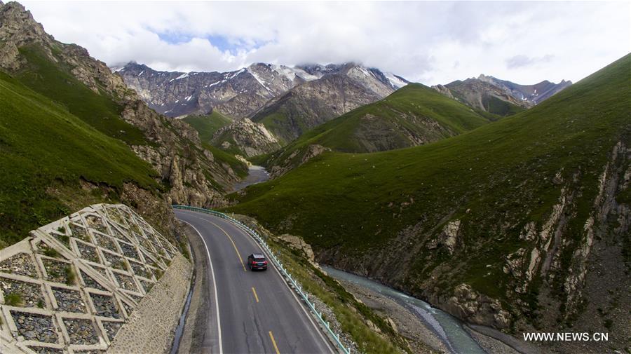 （图文互动）（11）“飞阅”天山 穿越新疆最美公路
