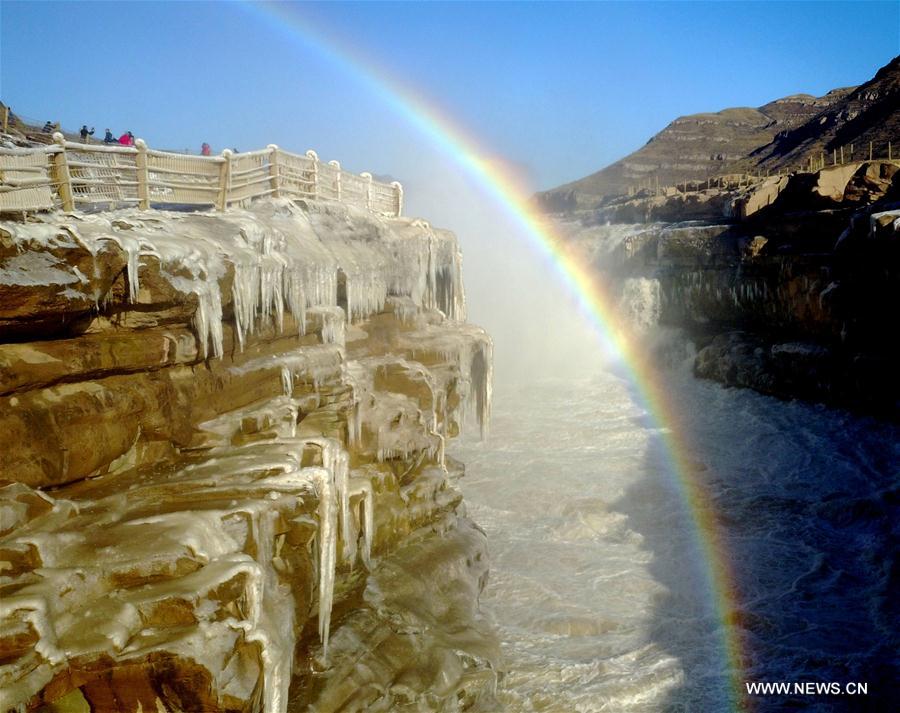 #（新华视界）（1）黄河壶口瀑布现流凌冰挂景观