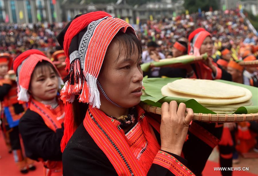 الصورة: إقامة مهرجان تقليدي لقومية ياو جنوبي الصين