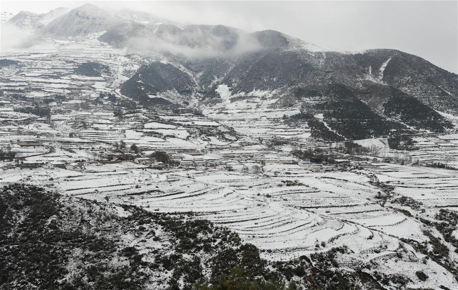 الصورة: مناظر جبلية بعد تساقط كثيف للثلوج في جنوب غربي الصين