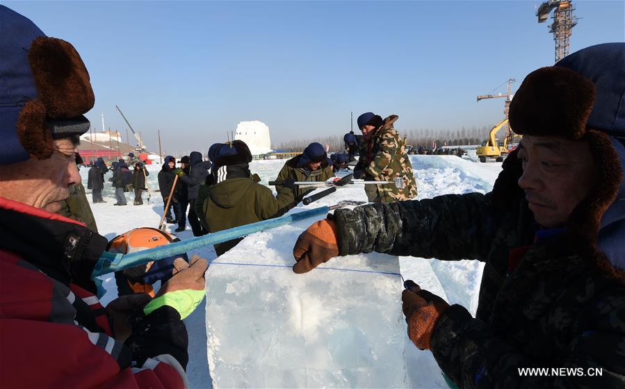  الصورة: بناء الحديقة الدولية للجليد والثلوج شمال شرقي الصين
