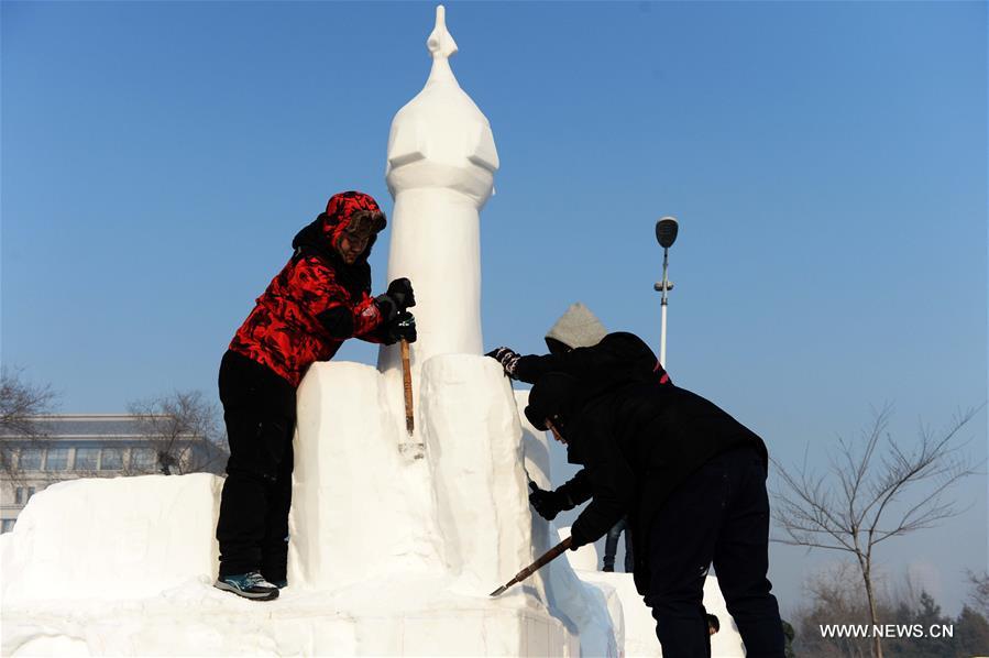 الصورة: النحت الثلجي للطلاب الجامعيين في شمال شرقي الصين
