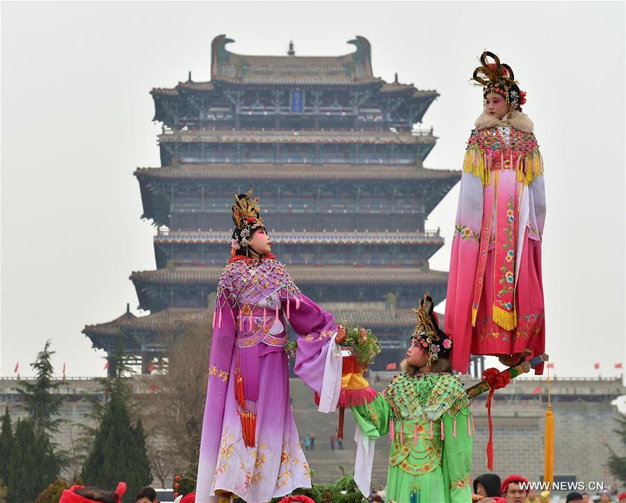  الصورة: عرض تقليدي بمناسبة عيد الربيع في شمالي الصين