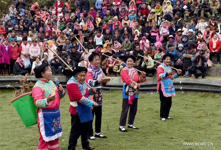 الصورة: أبناء قومية يي يحتفلون بالعيد التقليدي في جنوب الصين