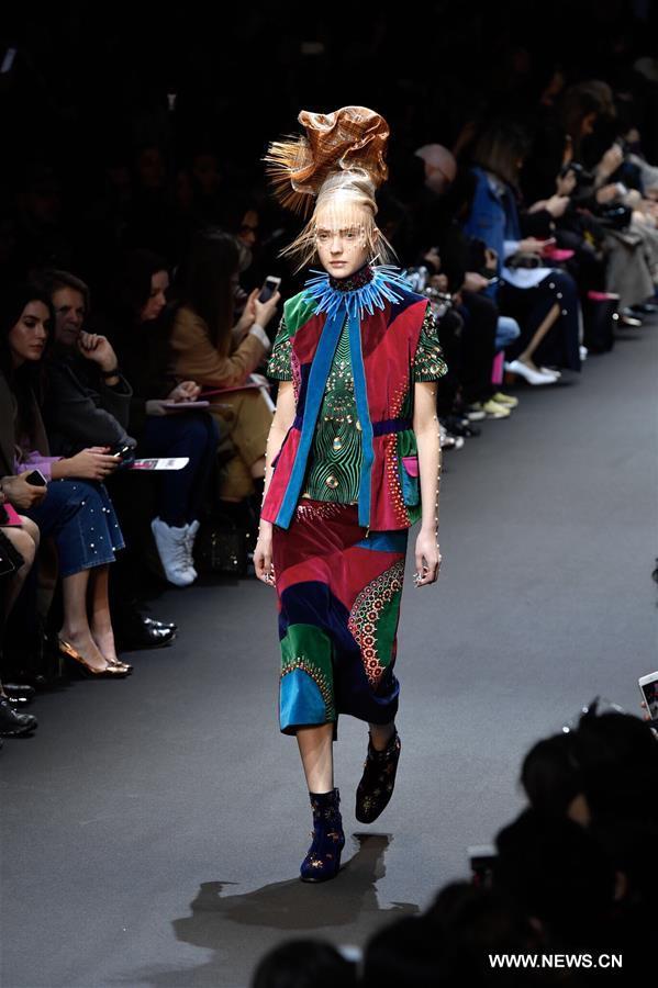 （国际）（8）巴黎时装周：印度设计师品牌Manish Arora发布秋冬成衣    