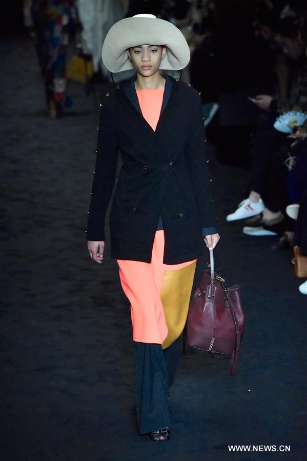 （国际）（2）巴黎时装周：罗意威（Loewe）发布秋冬成衣
