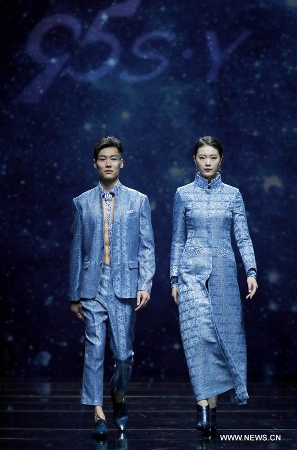 （文化）（3）九五丝御·邓兆萍时装发布会在京举行