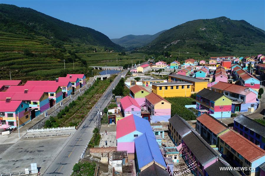 （砥砺奋进的五年）（6）太行山里的“彩色村庄”