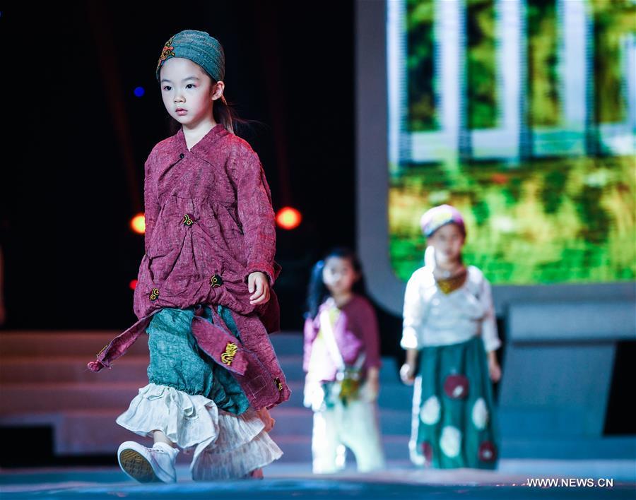 （XHDW）（2）“童装之都”举办2017全国童装设计大赛
