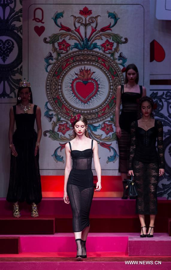 （新华视界）（6）米兰时装周——杜嘉班纳发布2018春夏女装新品