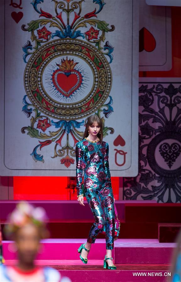（新华视界）（5）米兰时装周——杜嘉班纳发布2018春夏女装新品