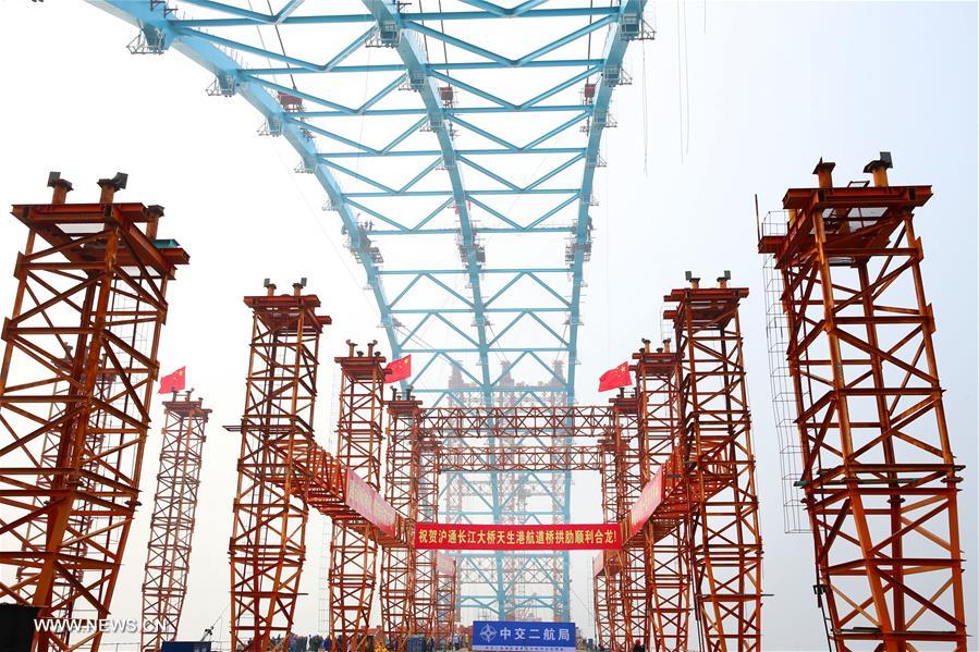 الصورة: بناء أكبر جسر للمركبات والقطارات في شرقي الصين