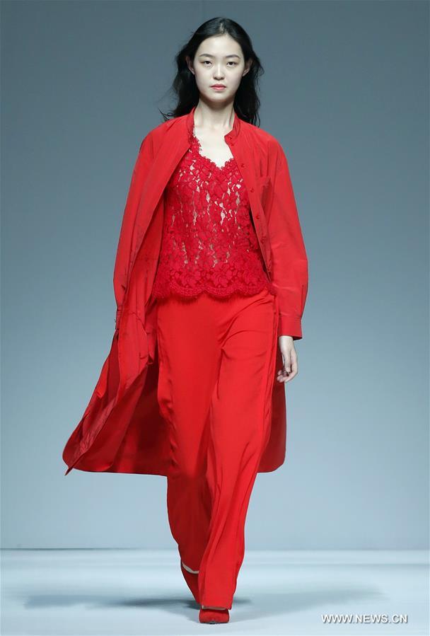 （社会）（1）“红人·唐冠颐”时装发布会在京举行