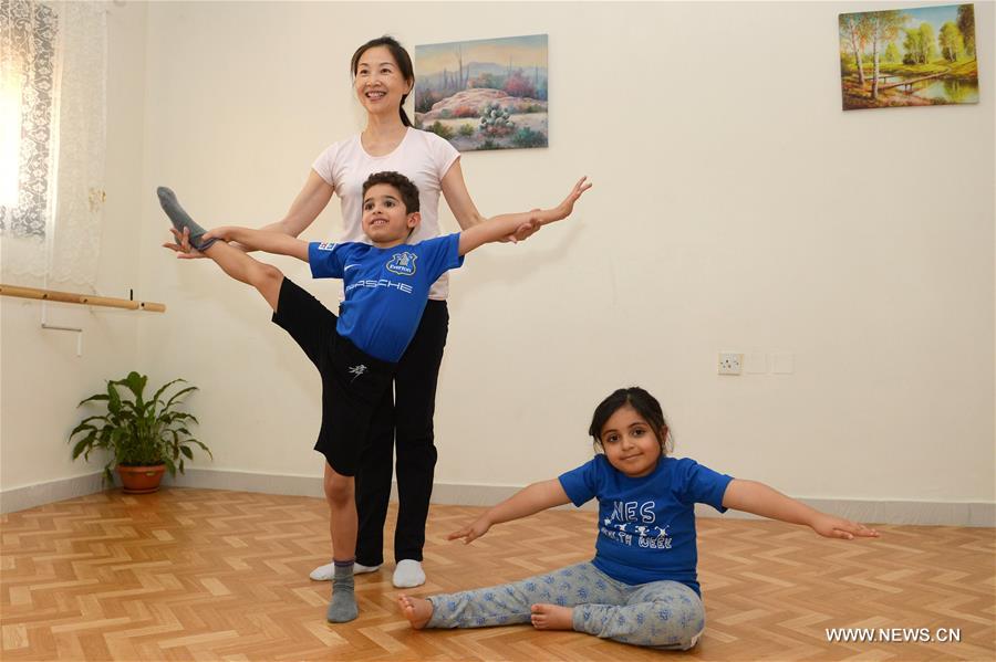 （XHDW）（1）深受科威特儿童喜爱的华人芭蕾舞老师