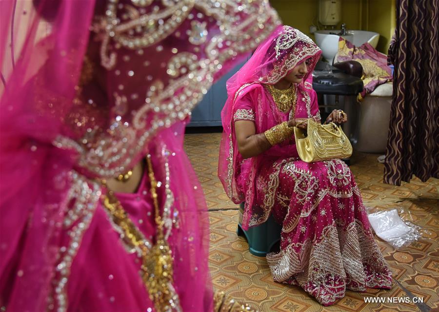 INDIA-MUMBAI-GROUP WEDDING CEREMONY
