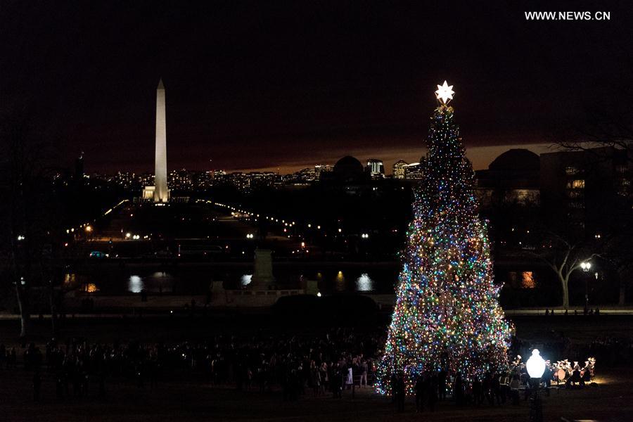 （国际）（1）华盛顿点亮国会圣诞树