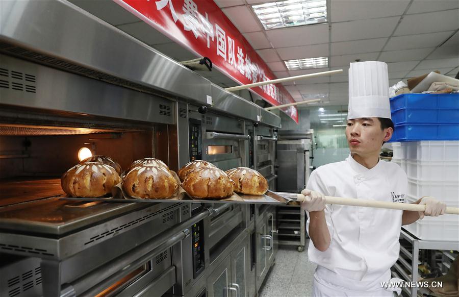 （社会）（1）上海：面包大赛争状元