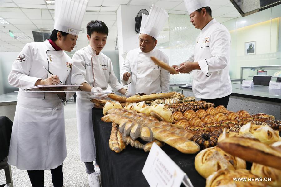 （社会）（2）上海：面包大赛争状元
