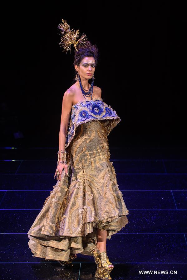 （新华视界）（4）巴黎时装周：中国设计师郭培发布春夏高级定制新品
